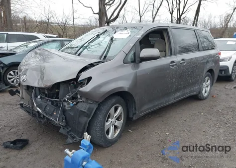 2011 Toyota Sienna Le z USA, uszkodzony, nr VIN 5TDKA3DC7BS005708